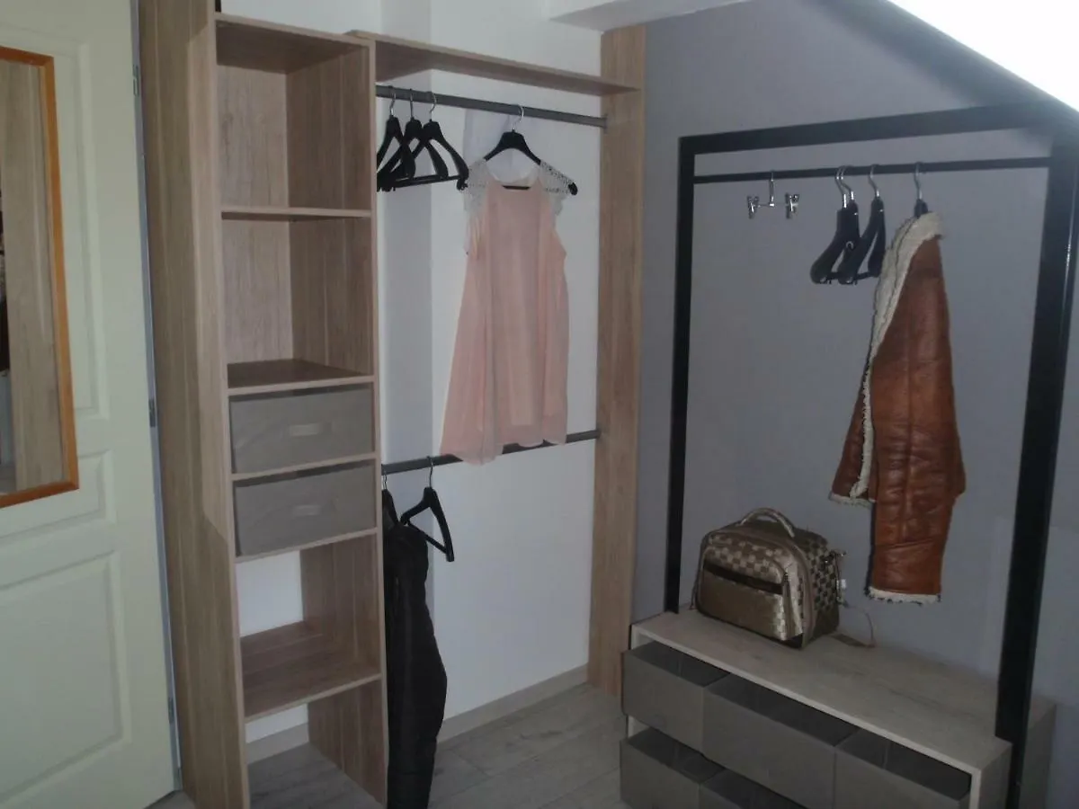 Le Chalet Du Sersas Saint-Clement sur Durance Apartment